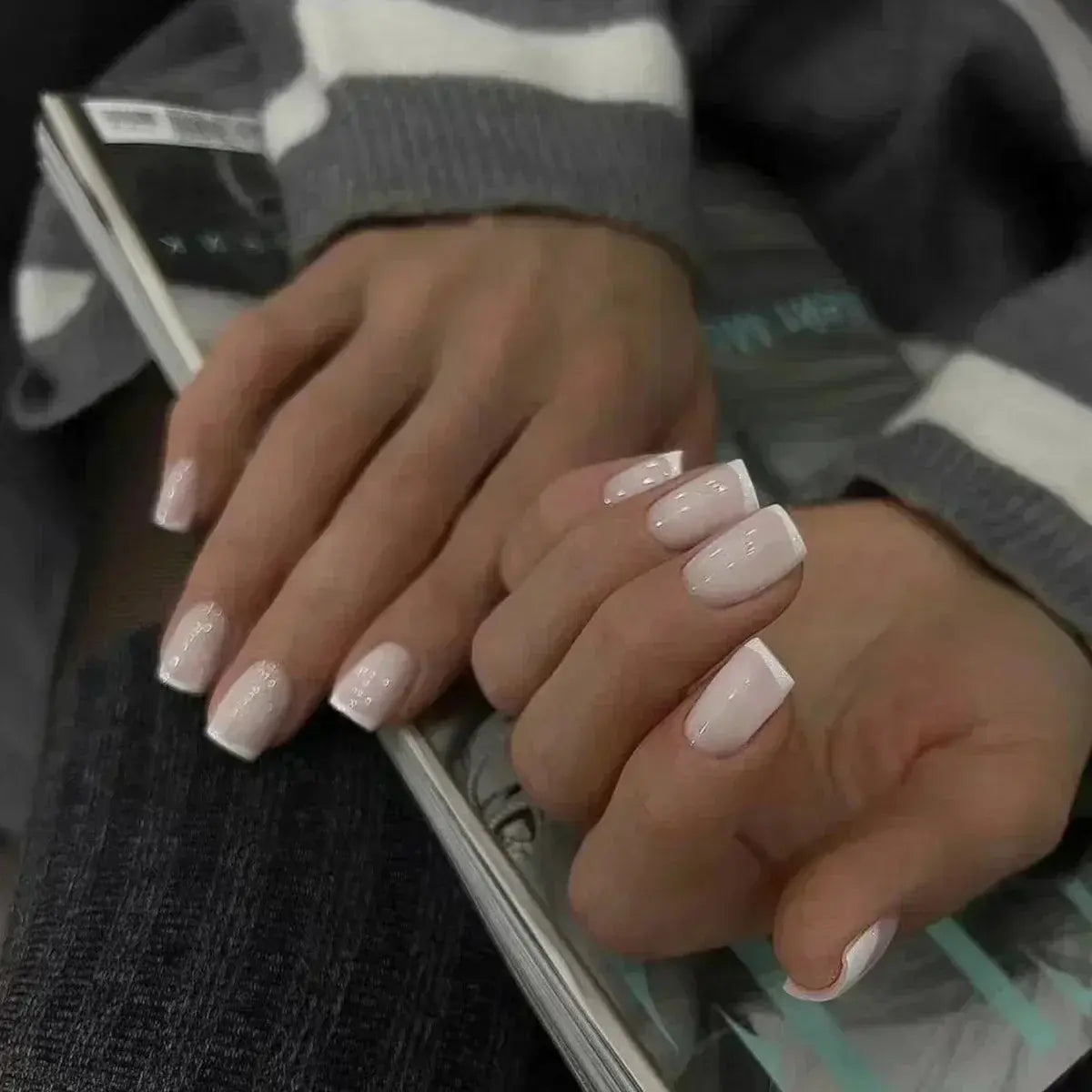 24Pcs French Tip Handmade Press On Nails Minimalist Solid Color Fake Nails Medium Square Full Cover Press On Nail Tips With Glue Ma boutique